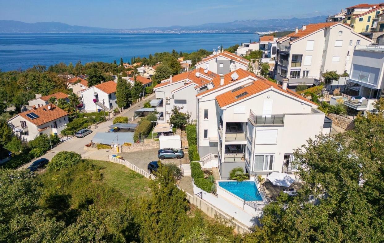 Apartment Sasso Bianco With The Private Pool Njivice Exterior photo