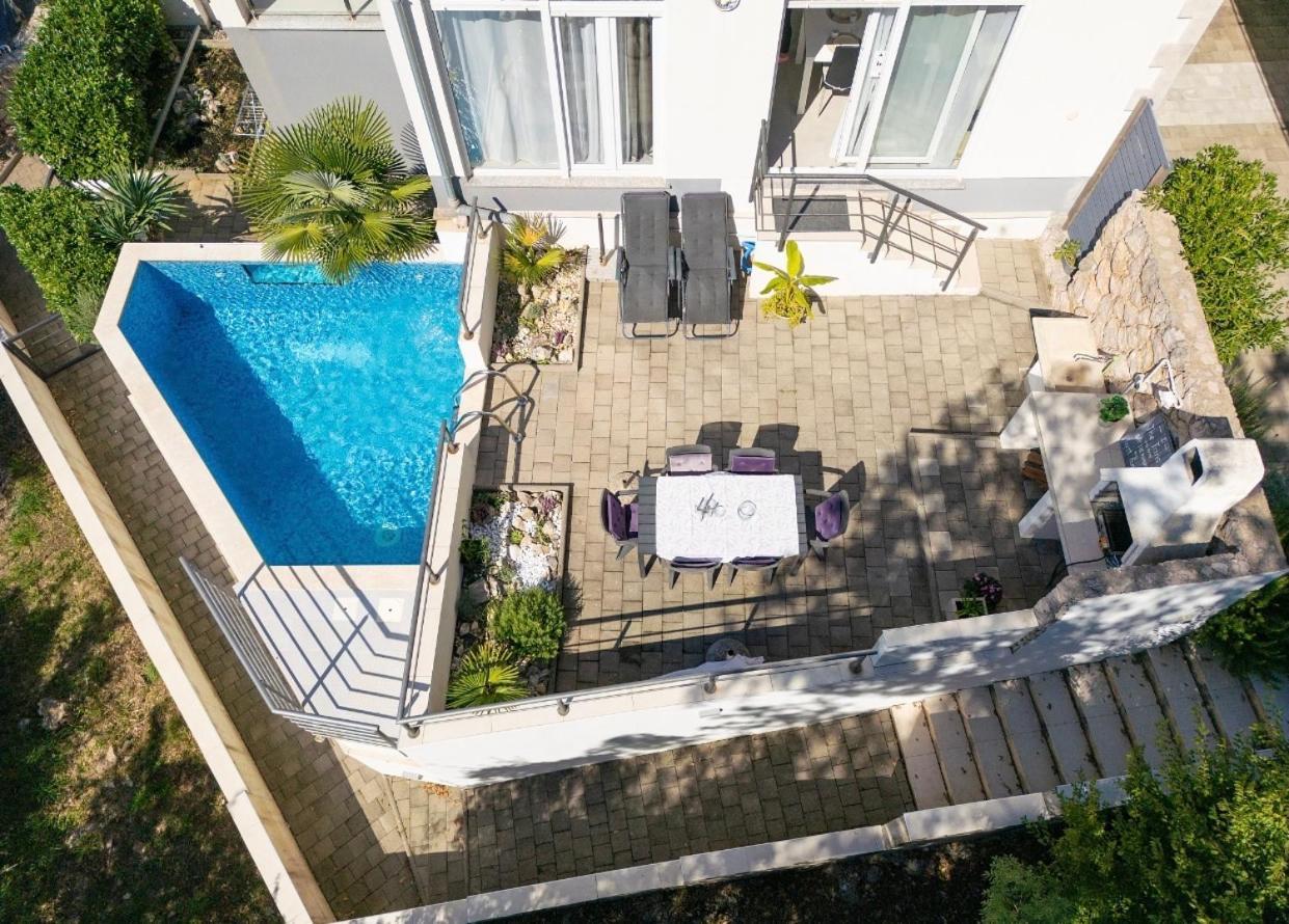 Apartment Sasso Bianco With The Private Pool Njivice Exterior photo