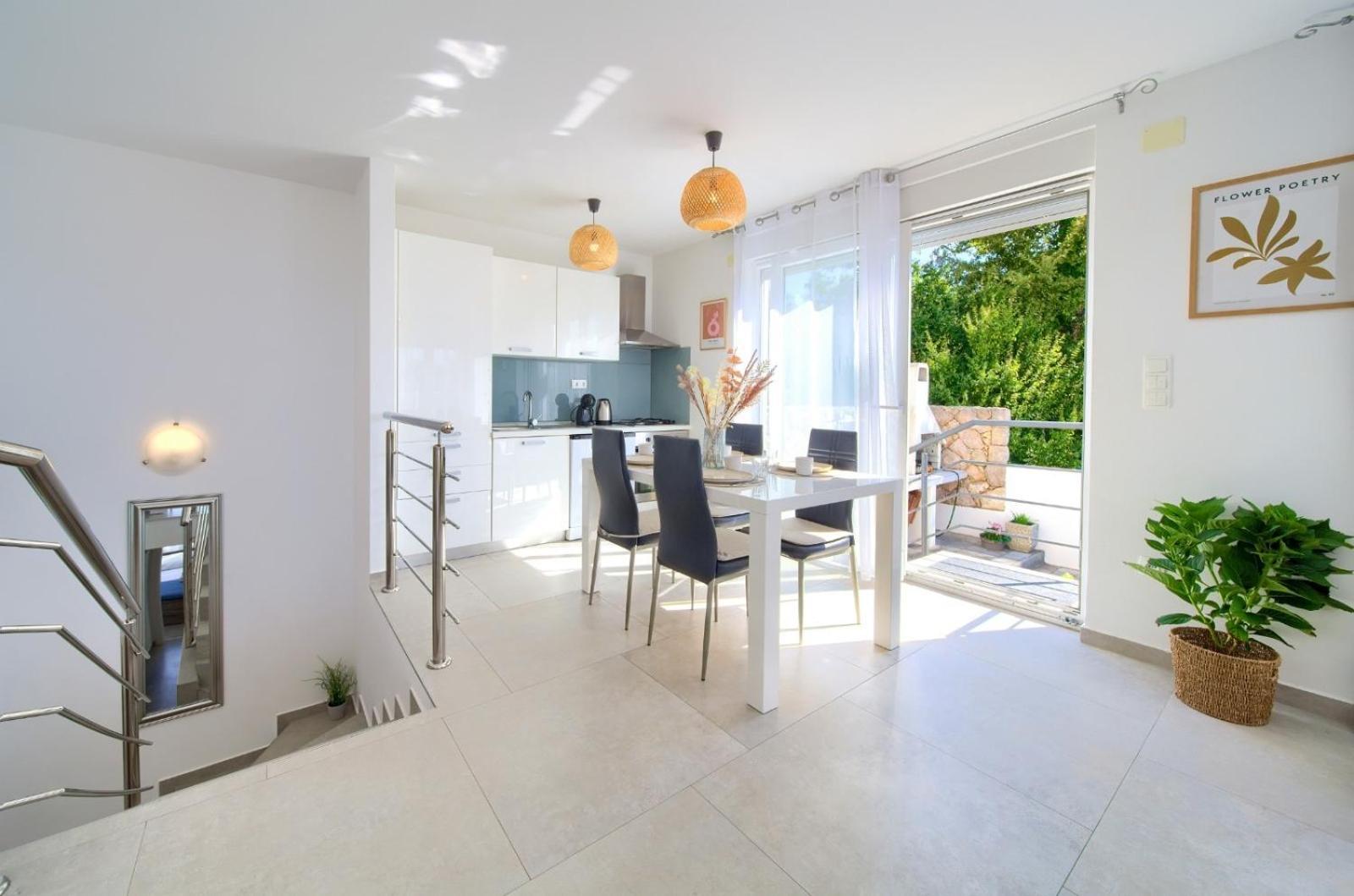 Apartment Sasso Bianco With The Private Pool Njivice Exterior photo